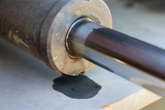 Hydraulic-Oil-Leakage-Contamination Hydraulic-Oil-Leakage-Contamination